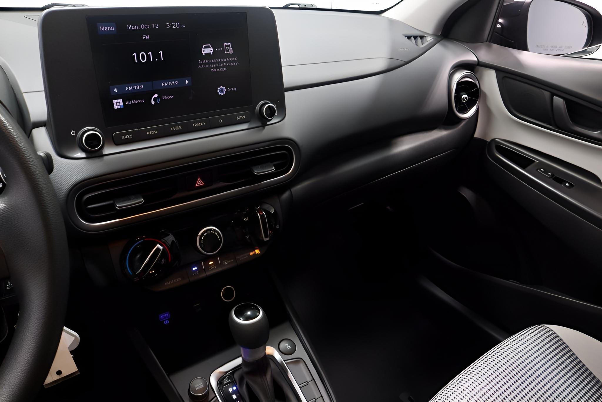 2023 Hyundai KONA SE