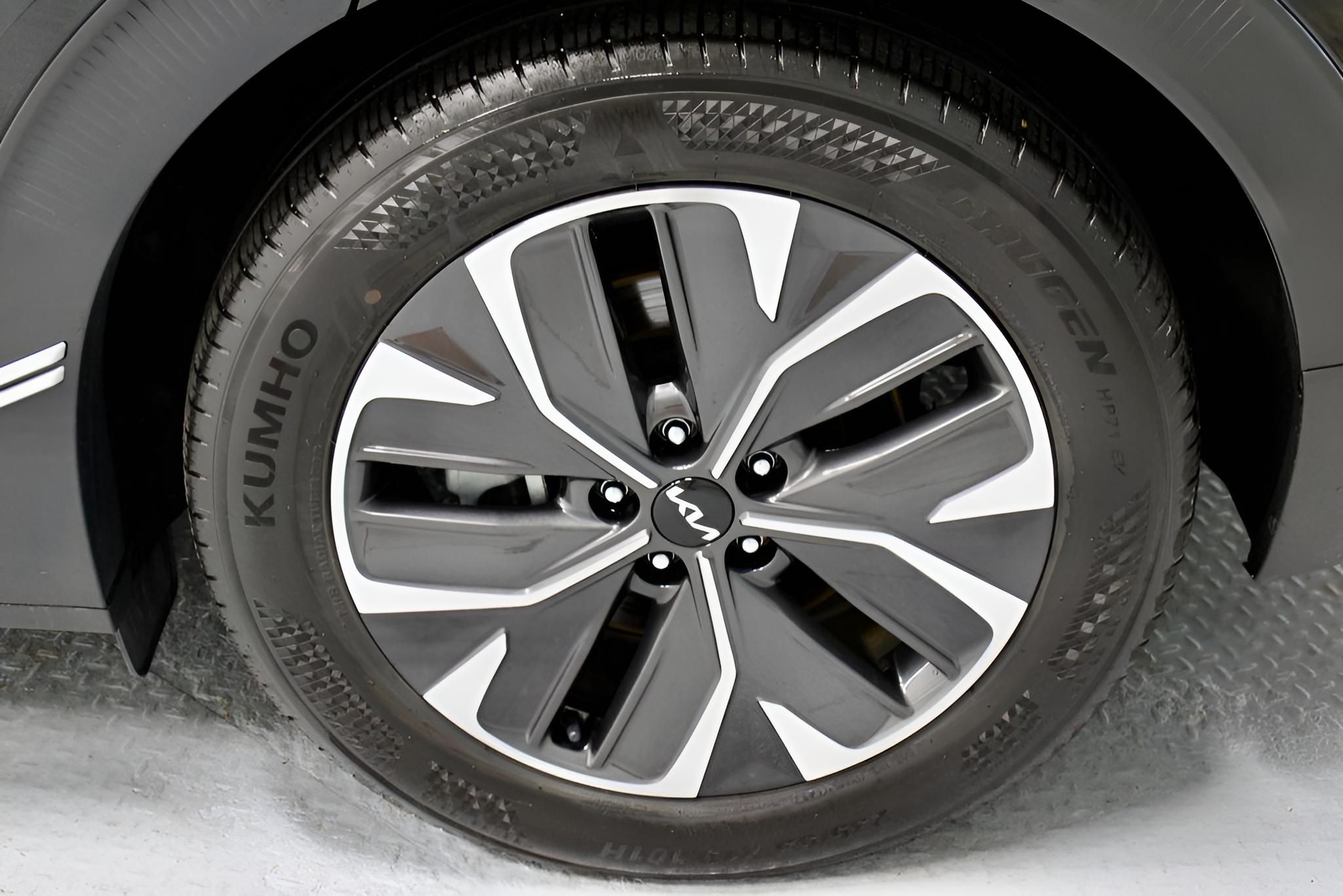 2024 Kia EV6 Light