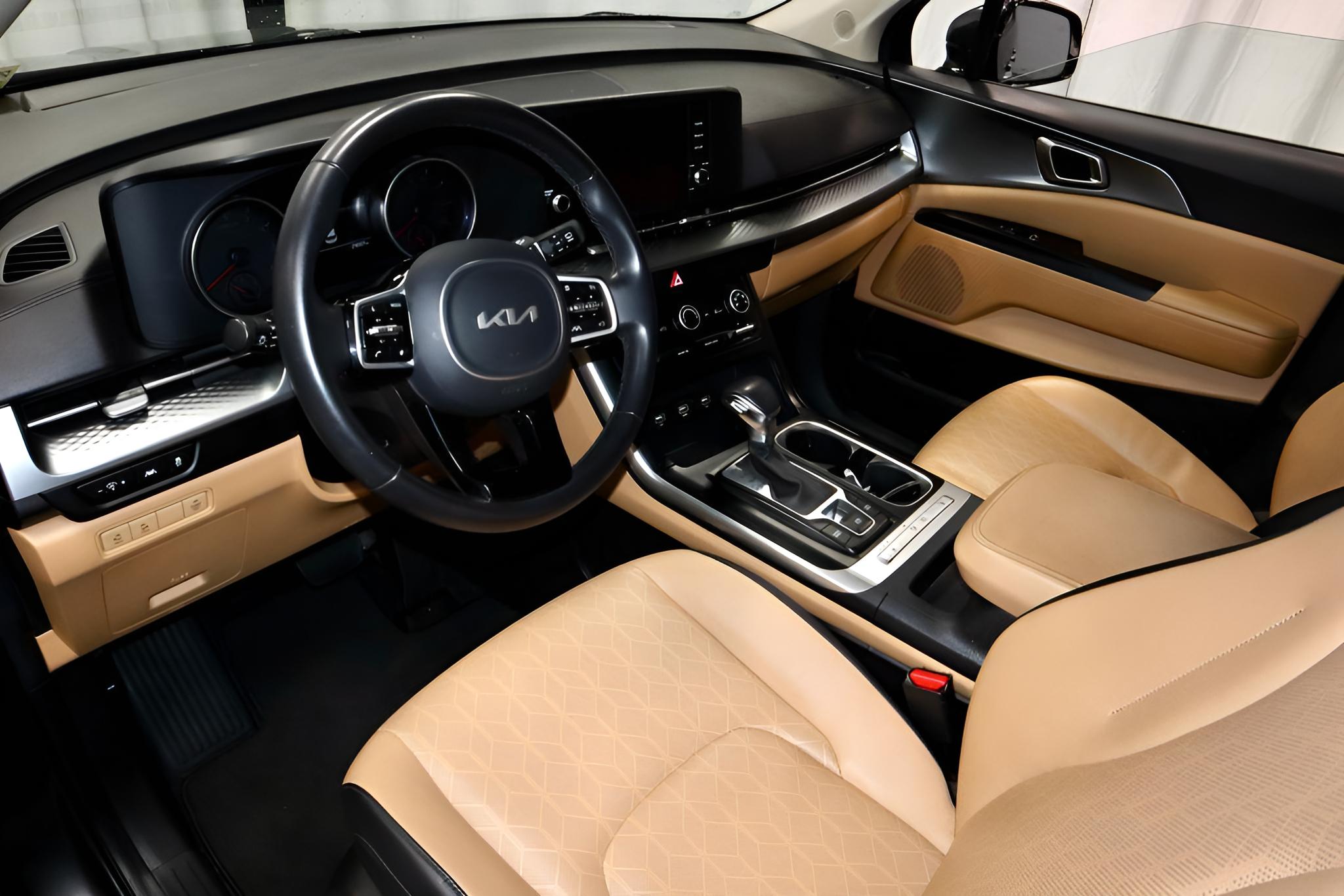 2024 Kia Carnival LX Seat Package