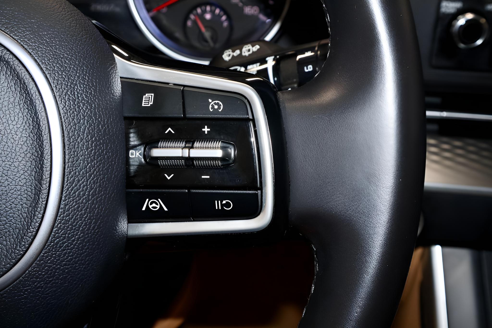 2024 Kia Carnival LX Seat Package