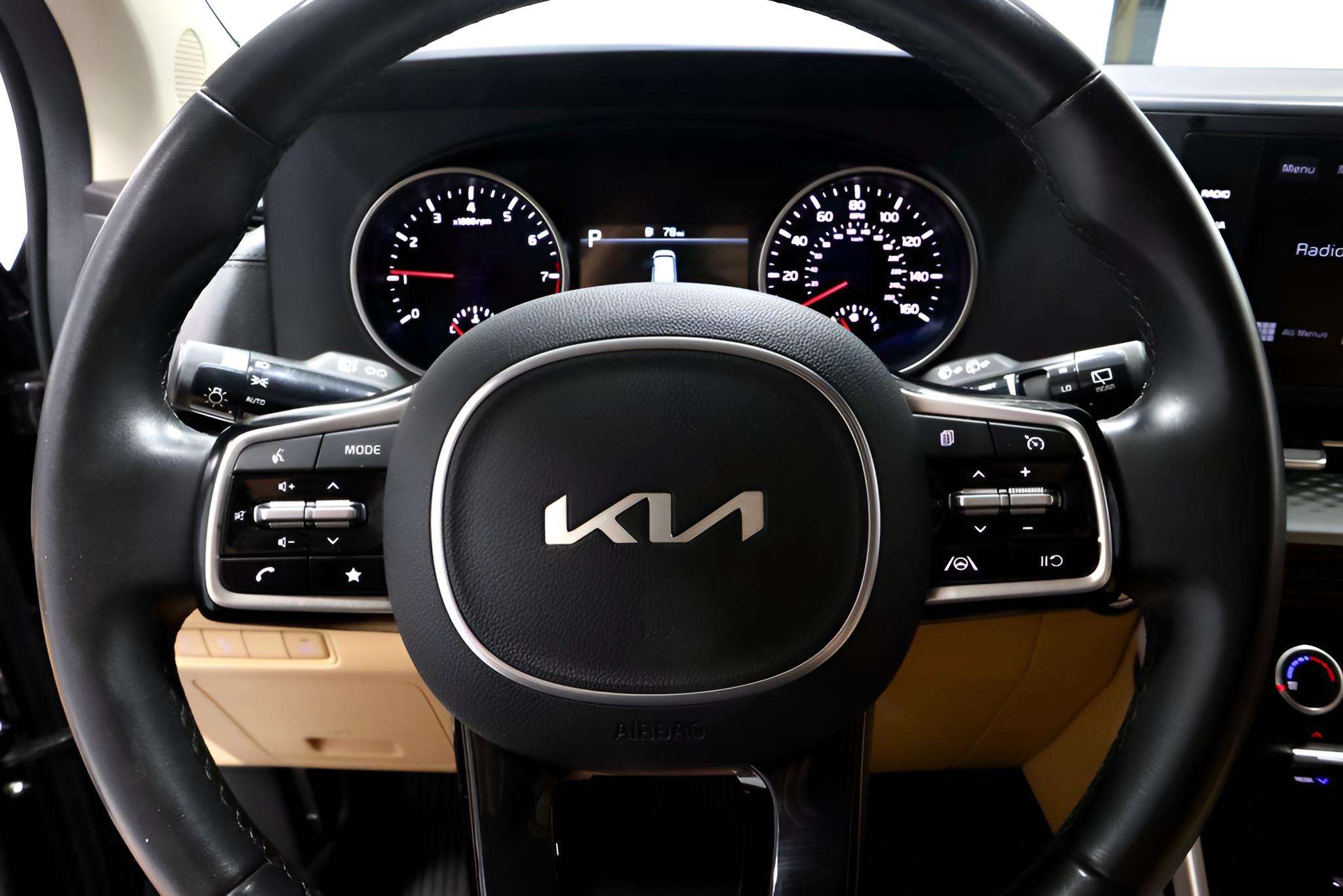 2024 Kia Carnival LX Seat Package