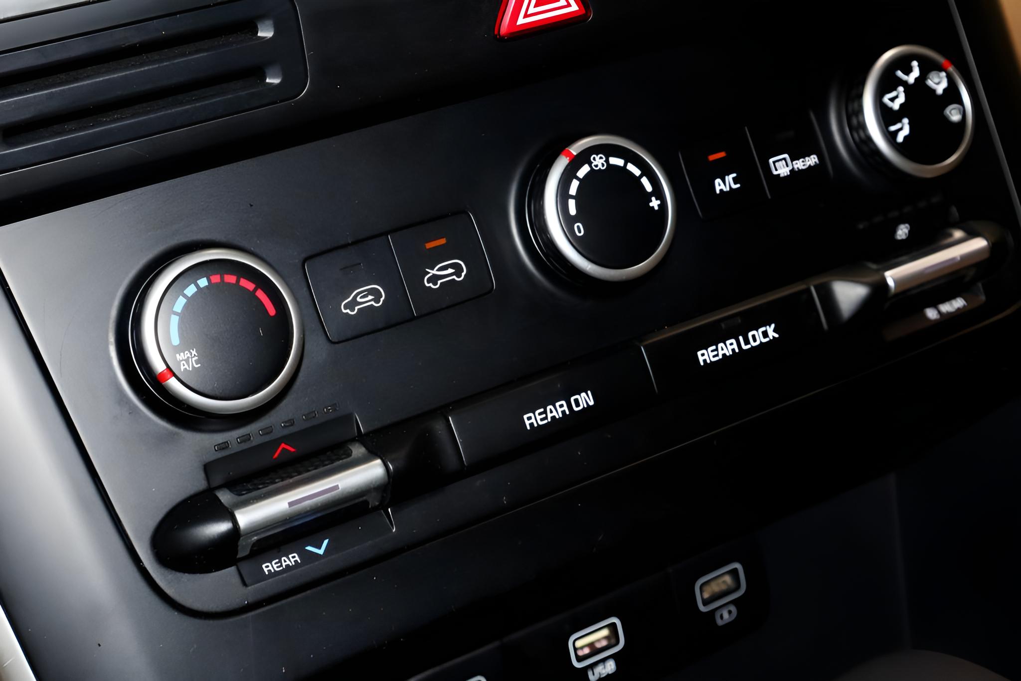 2024 Kia Carnival LX Seat Package