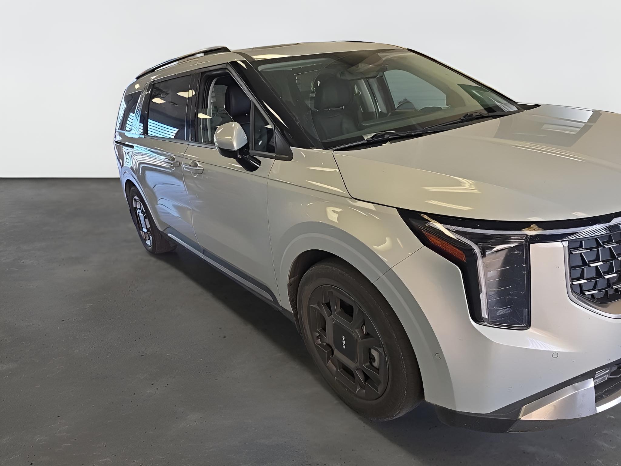 2025 Kia Carnival SX