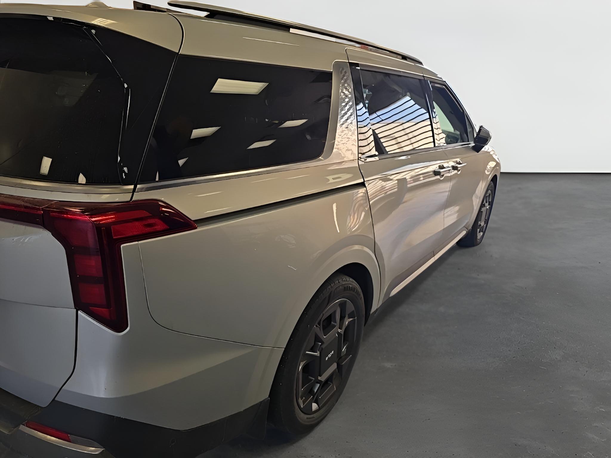 2025 Kia Carnival SX