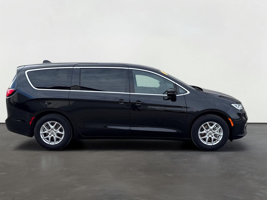 2025 Chrysler Pacifica Select - Photo 6