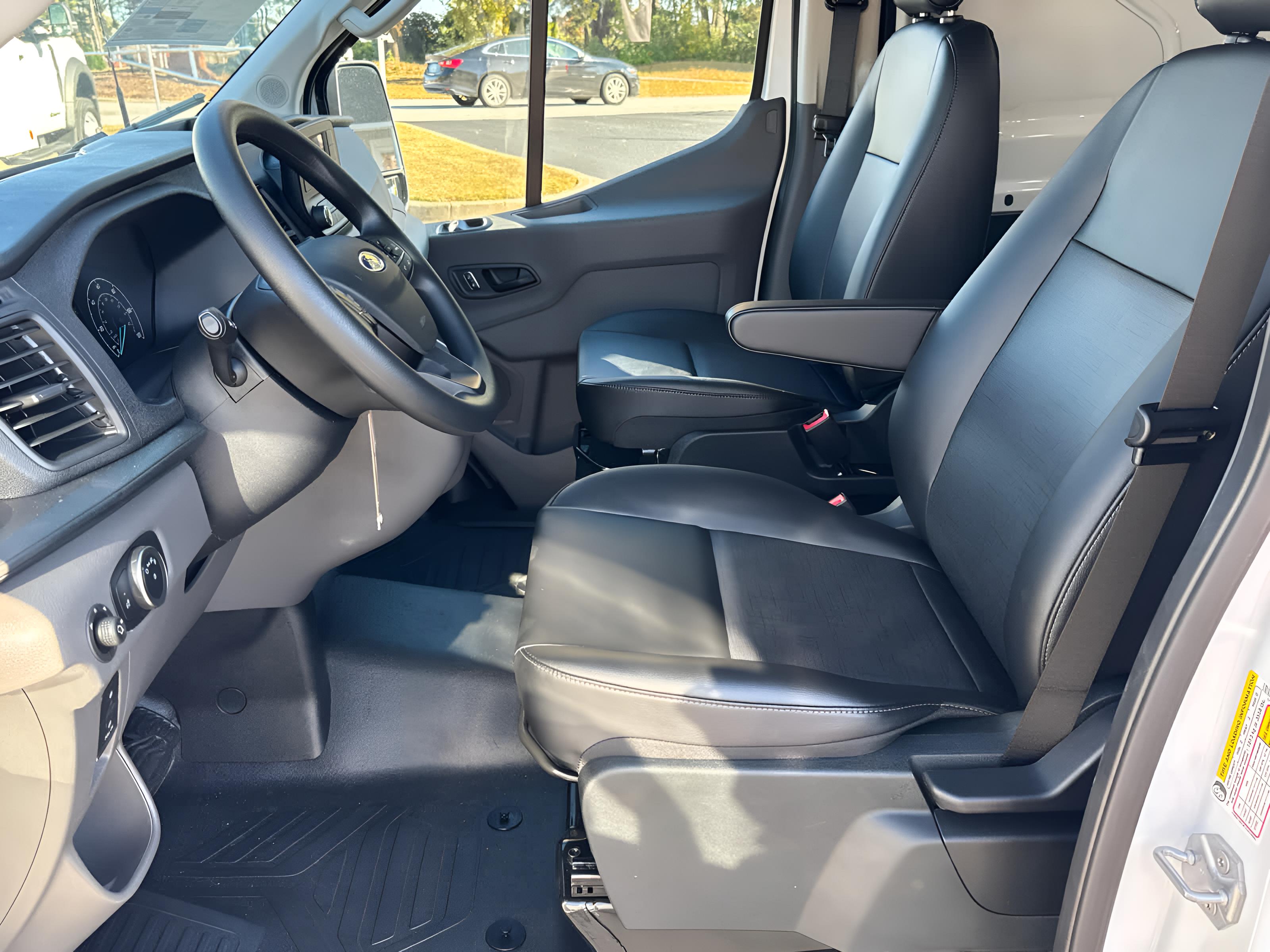 2025 Ford Transit T-150 130" Low Rf 8670 GVWR RWD