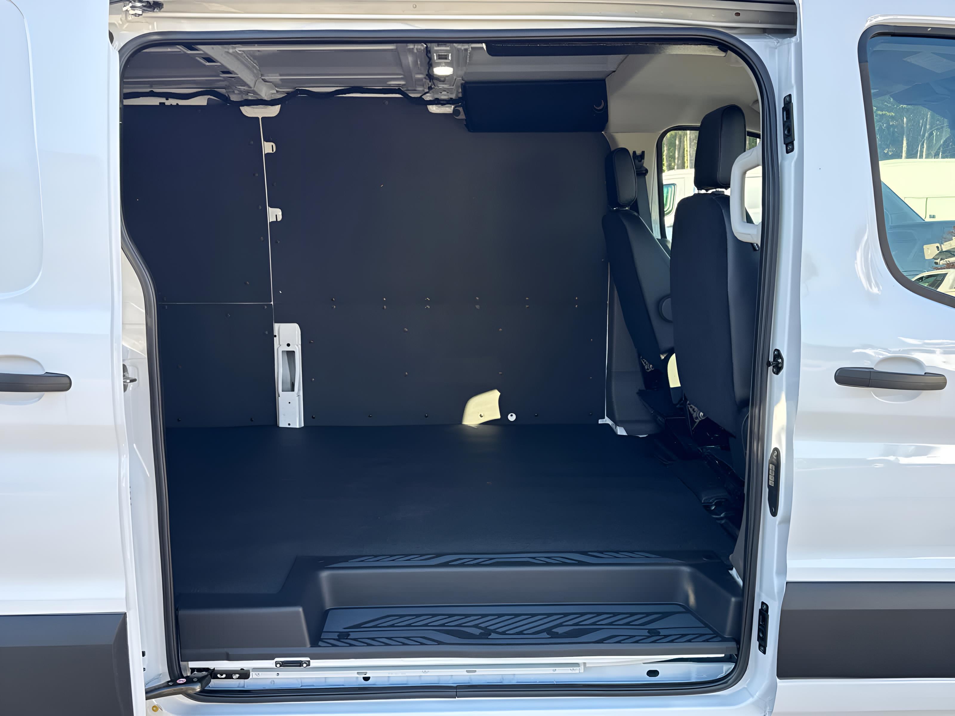 2025 Ford Transit T-150 130" Low Rf 8670 GVWR RWD