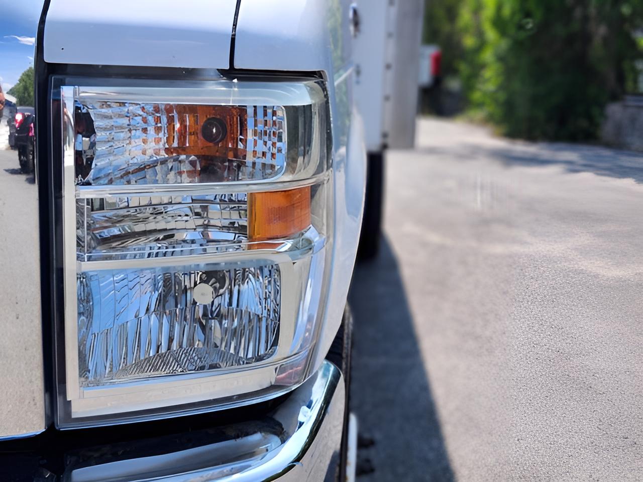 2015 Ford E-350SD Base Cutaway