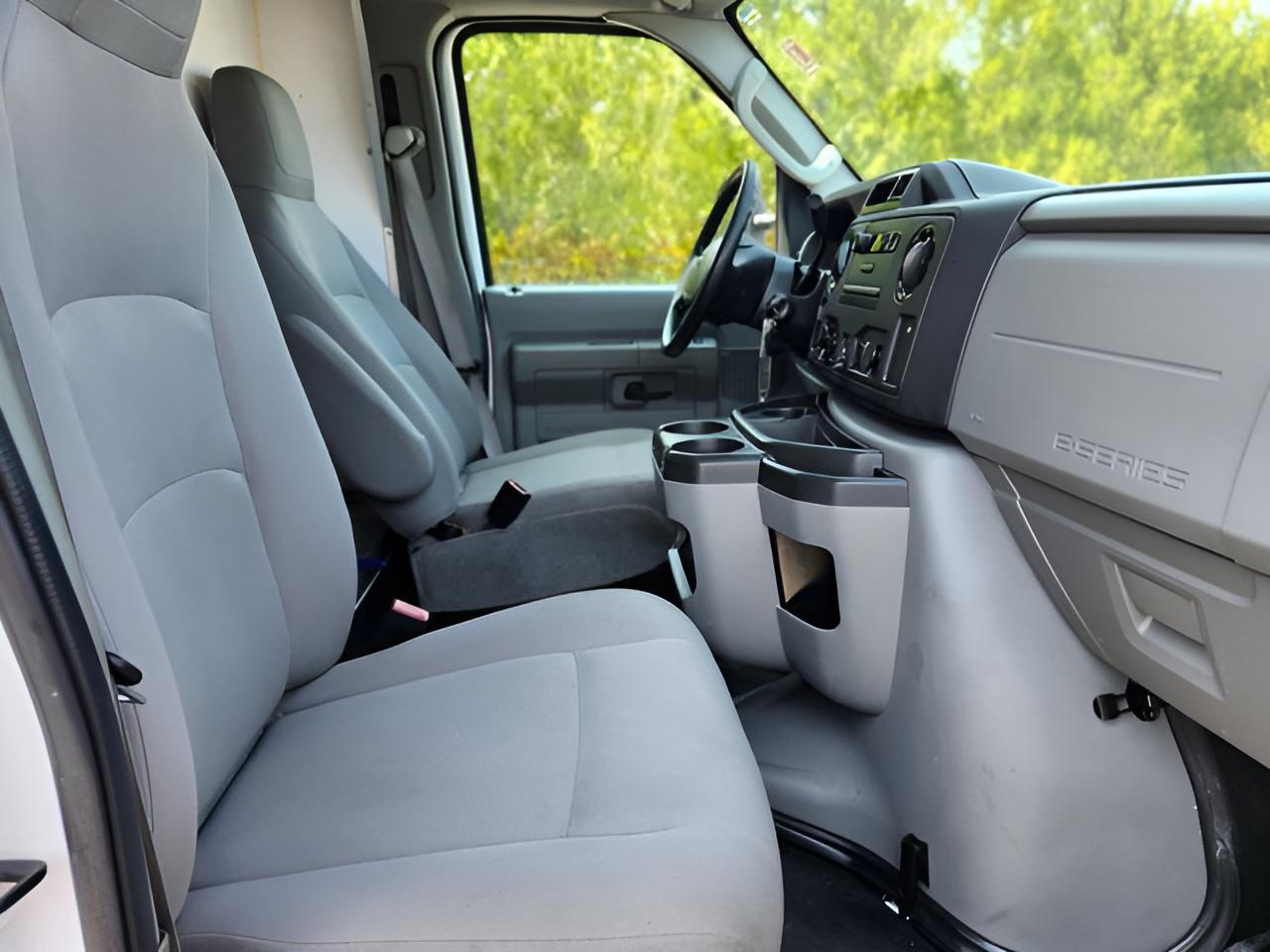 2015 Ford E-350SD Base Cutaway