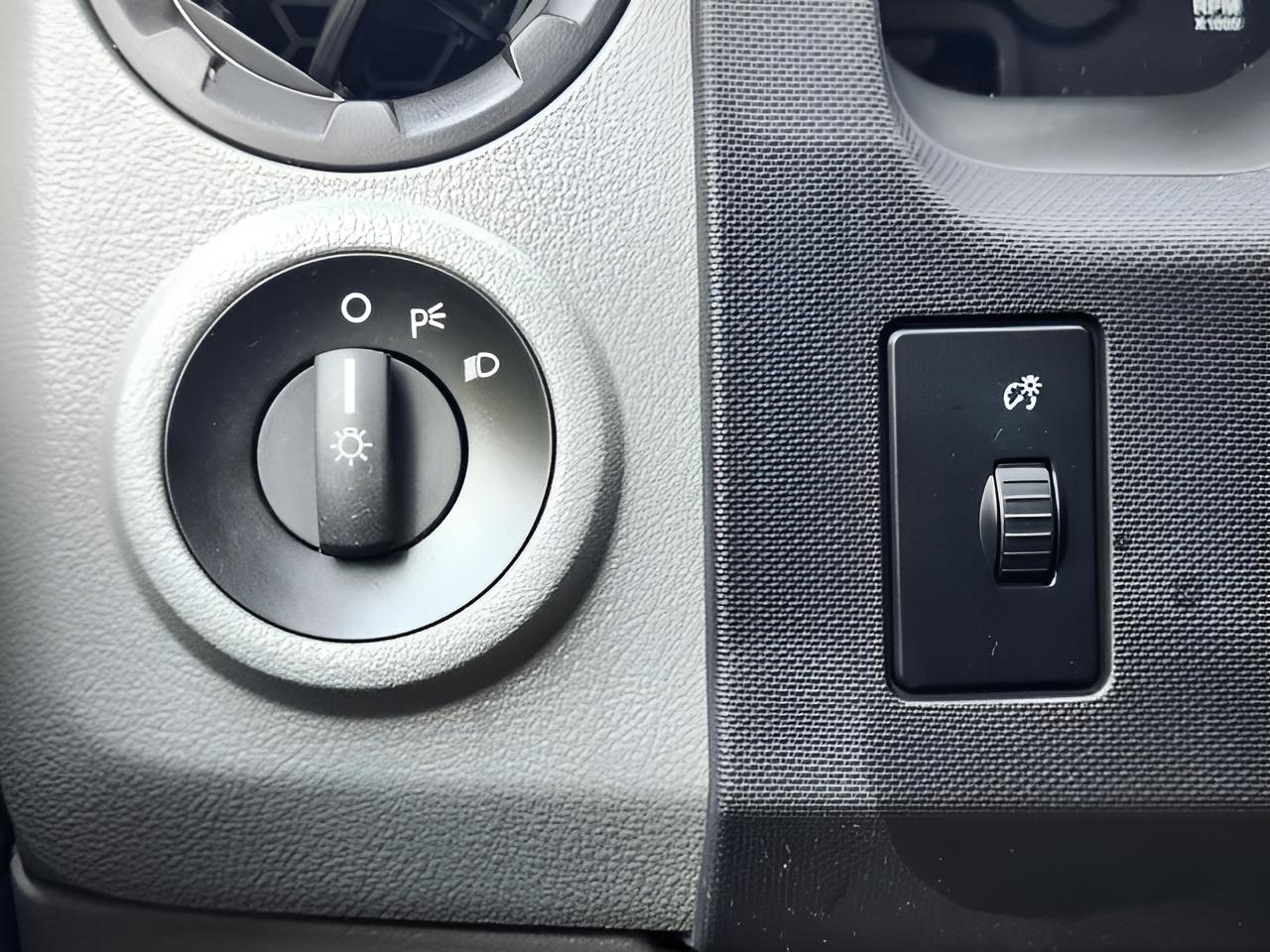 2015 Ford E-350SD Base Cutaway