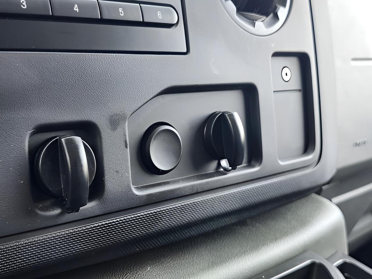 2015 Ford E-350SD Base Cutaway