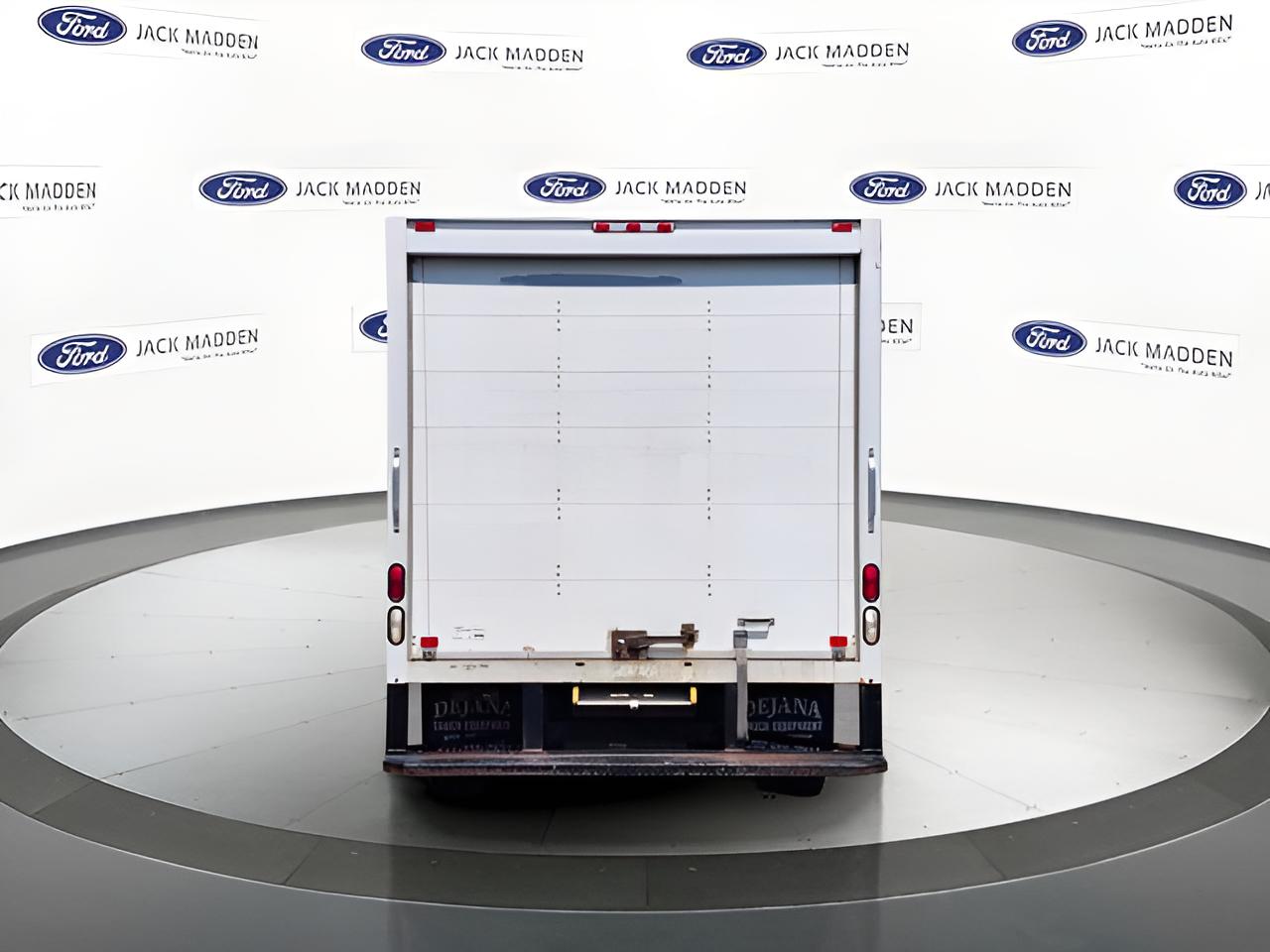 2015 Ford E-350SD Base Cutaway