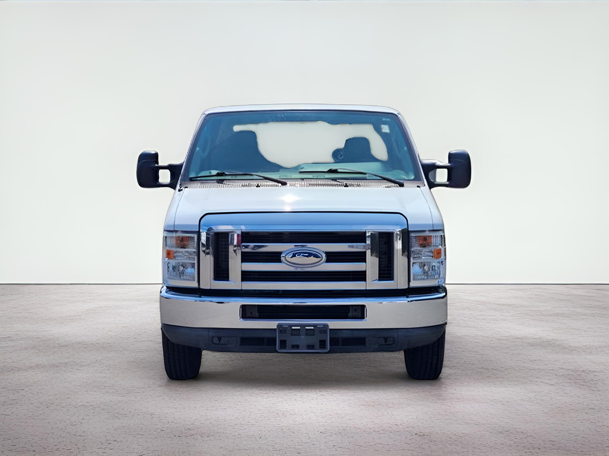 2015 Ford E-350SD Base Cutaway