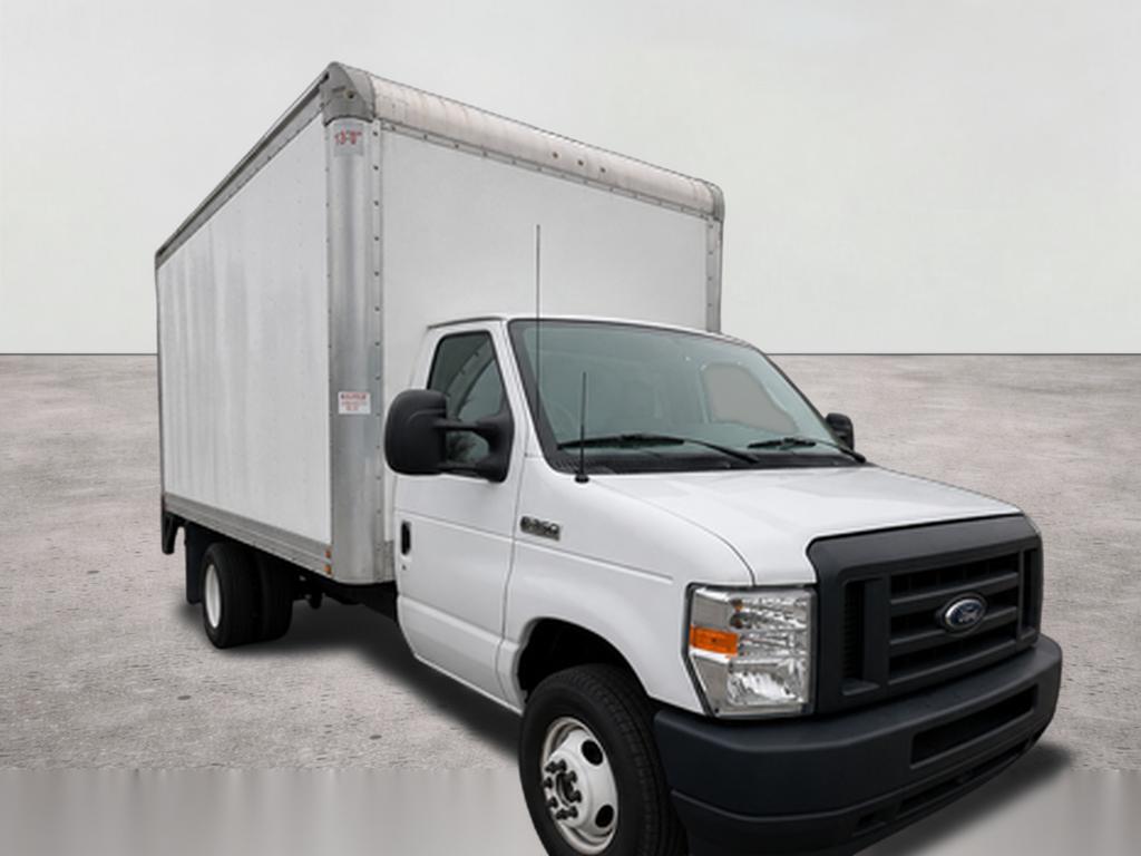2023 Ford E-350SD Base Cutaway