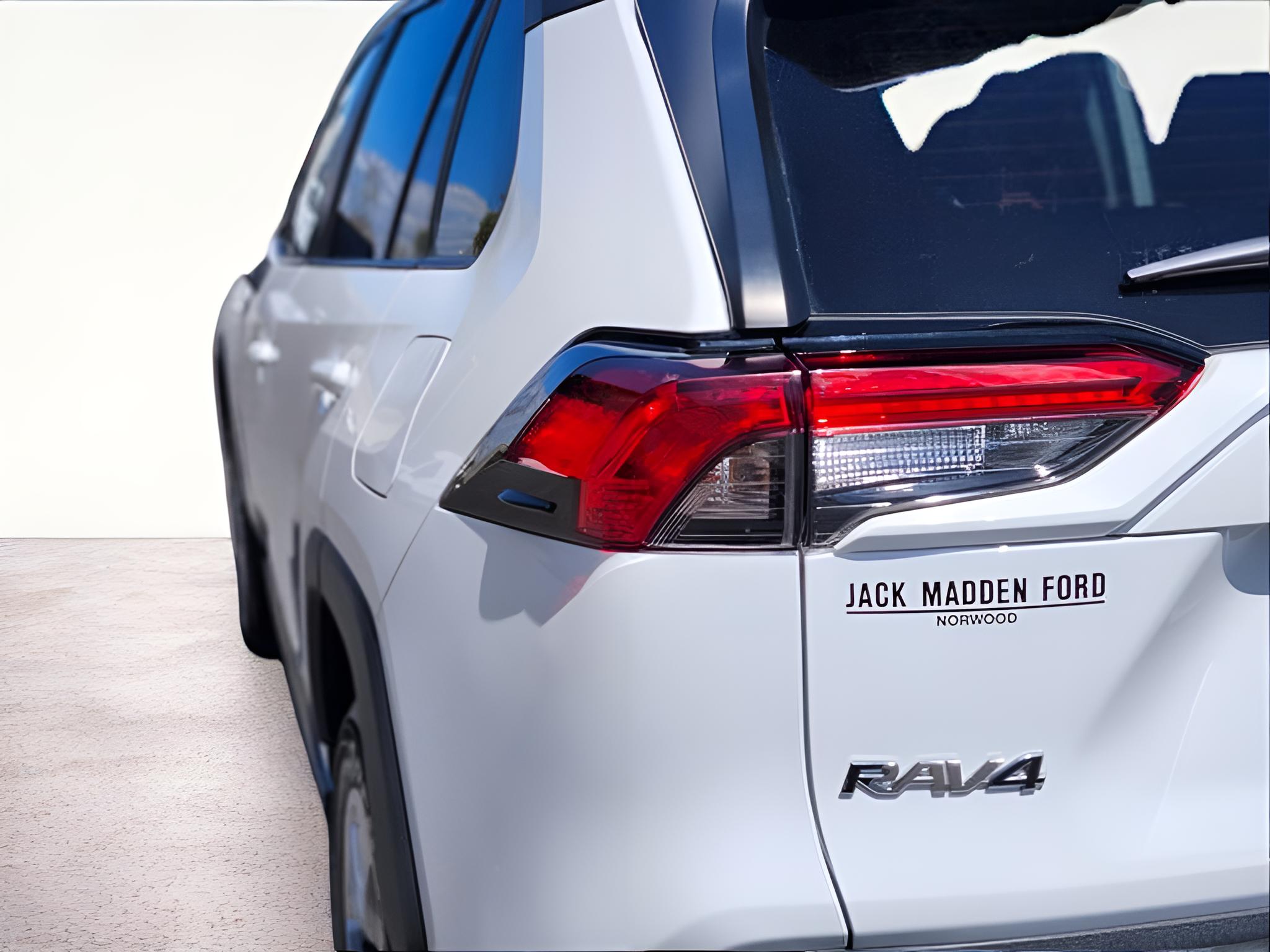 2023 Toyota RAV4 LE