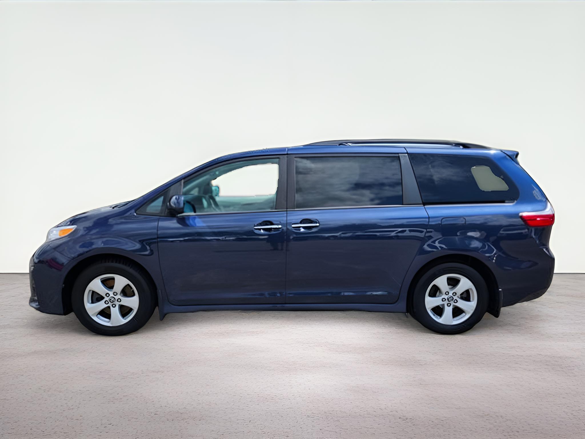 2020 Toyota Sienna LE 8 Passenger