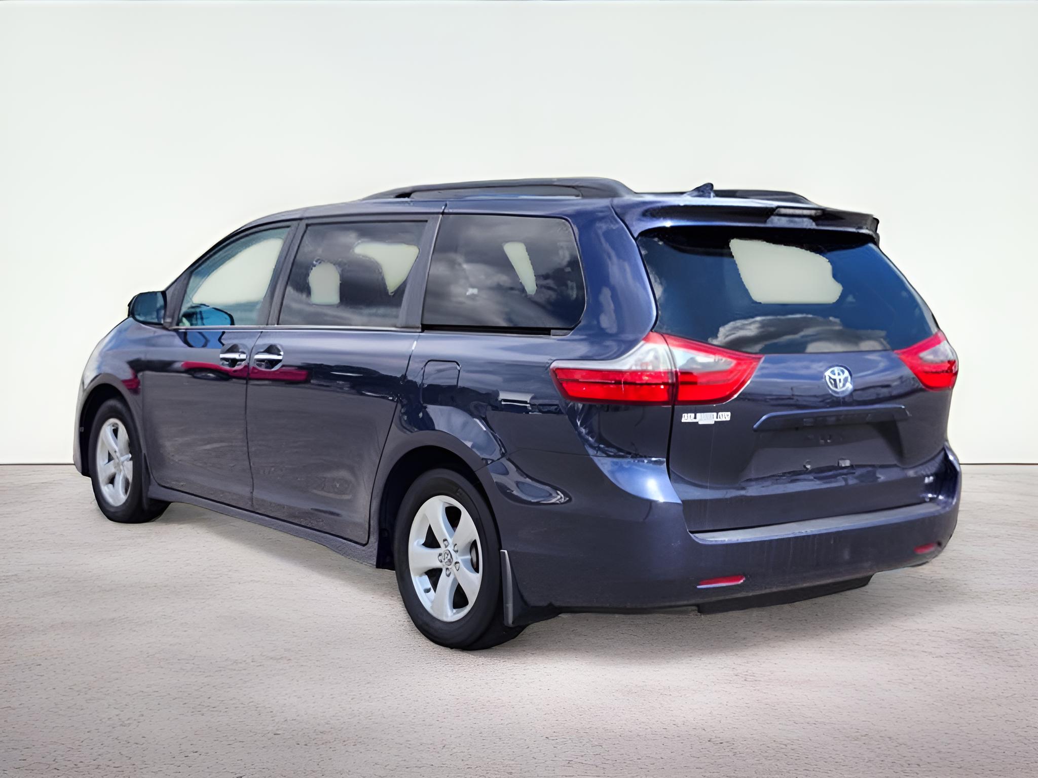 2020 Toyota Sienna LE 8 Passenger