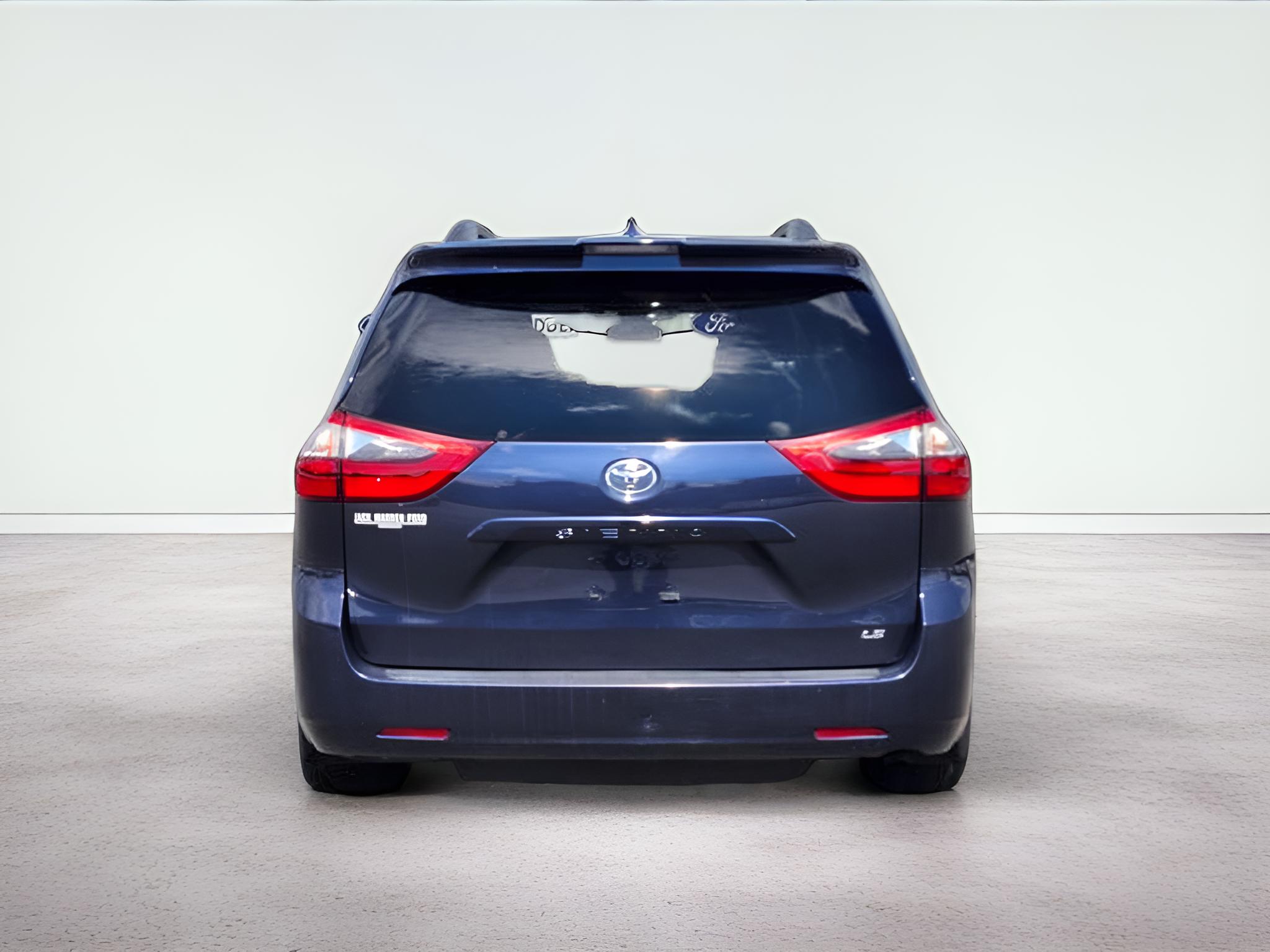 2020 Toyota Sienna LE 8 Passenger