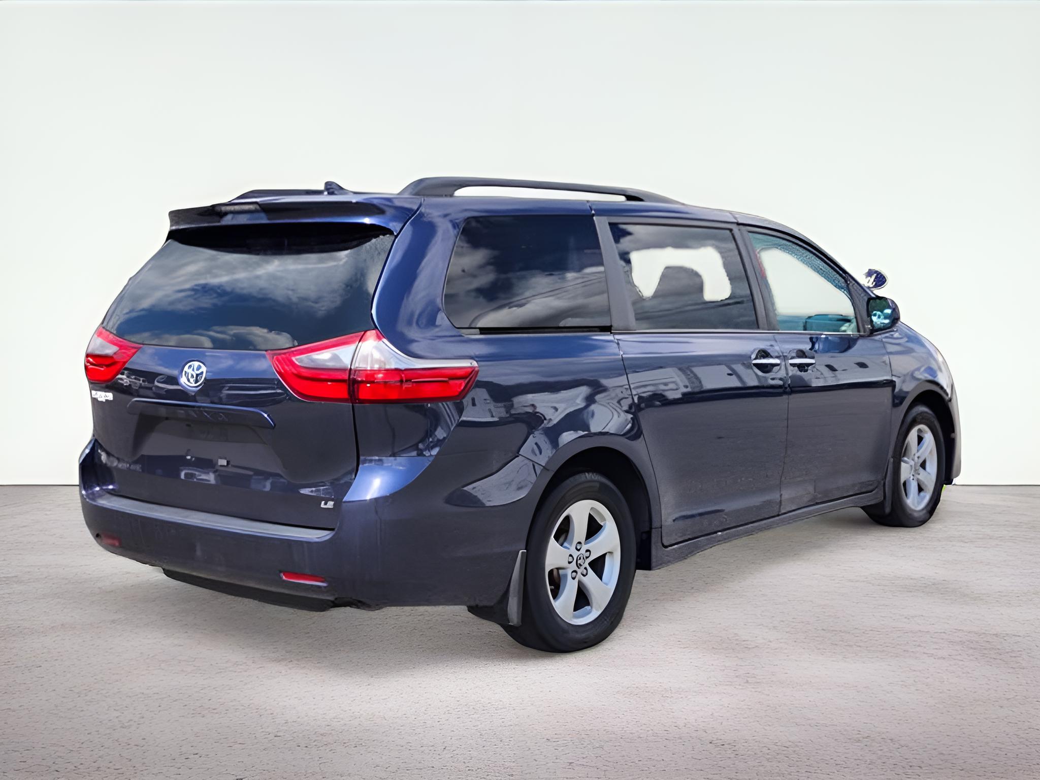 2020 Toyota Sienna LE 8 Passenger