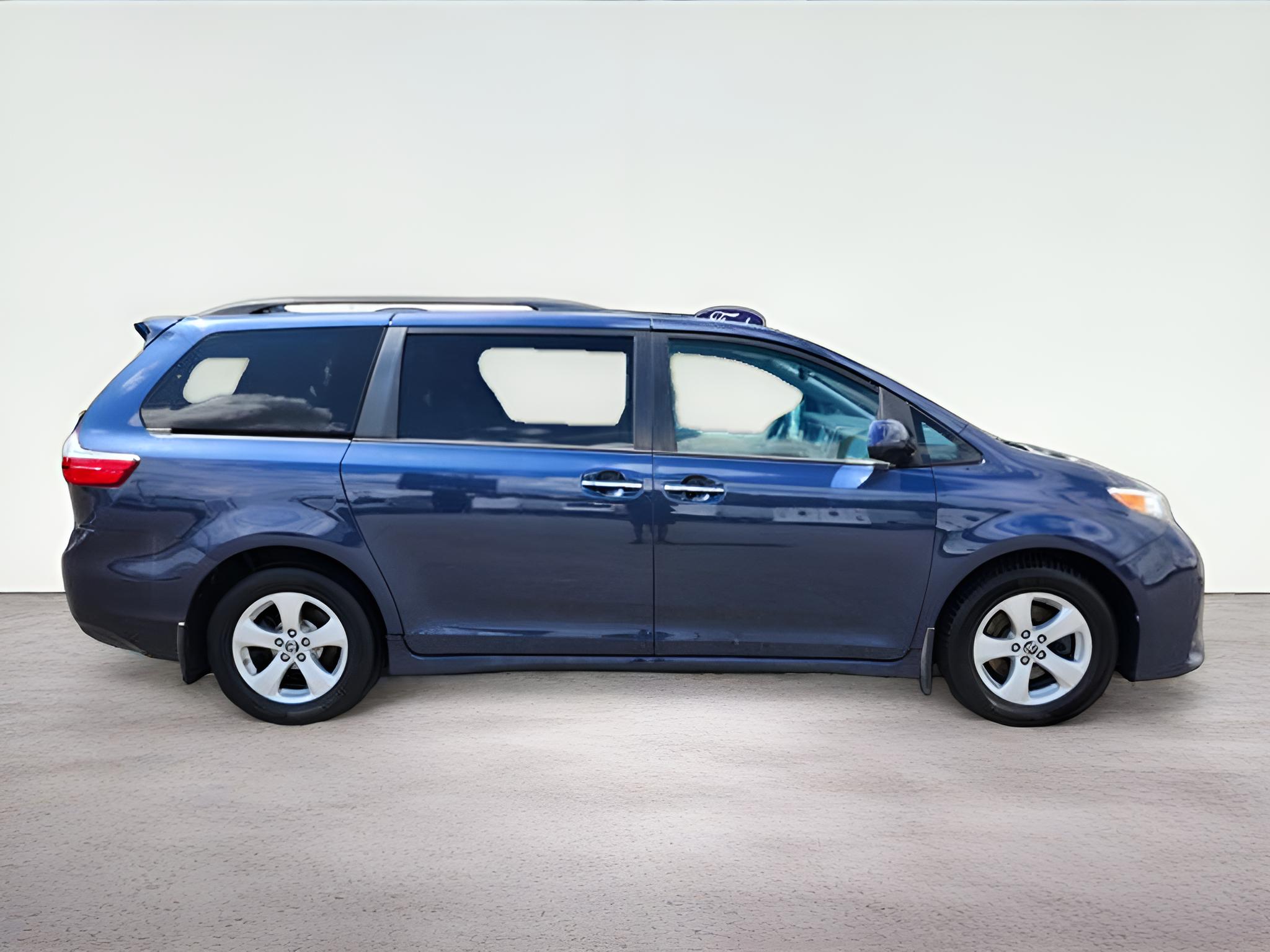 2020 Toyota Sienna LE 8 Passenger