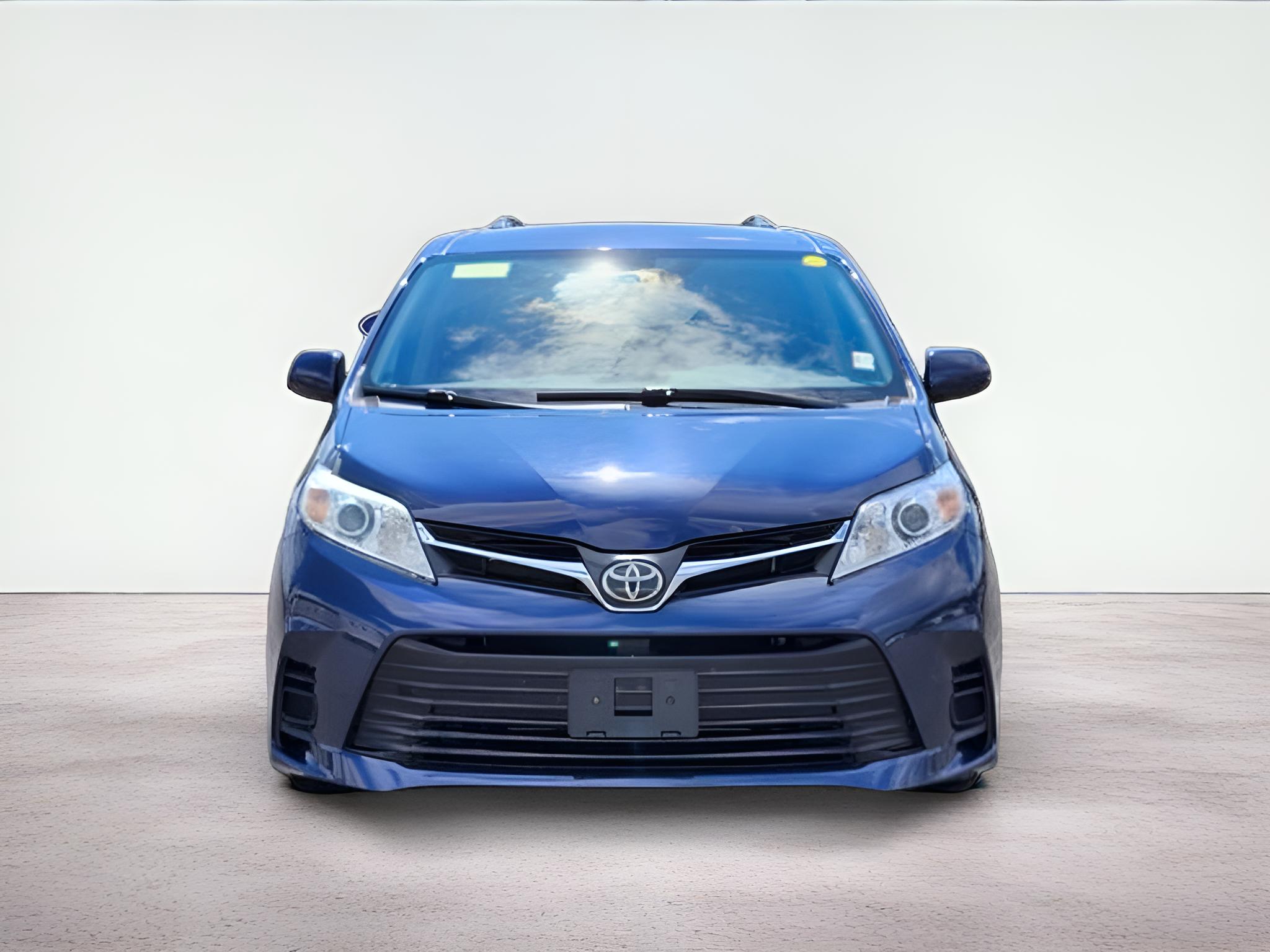 2020 Toyota Sienna LE 8 Passenger