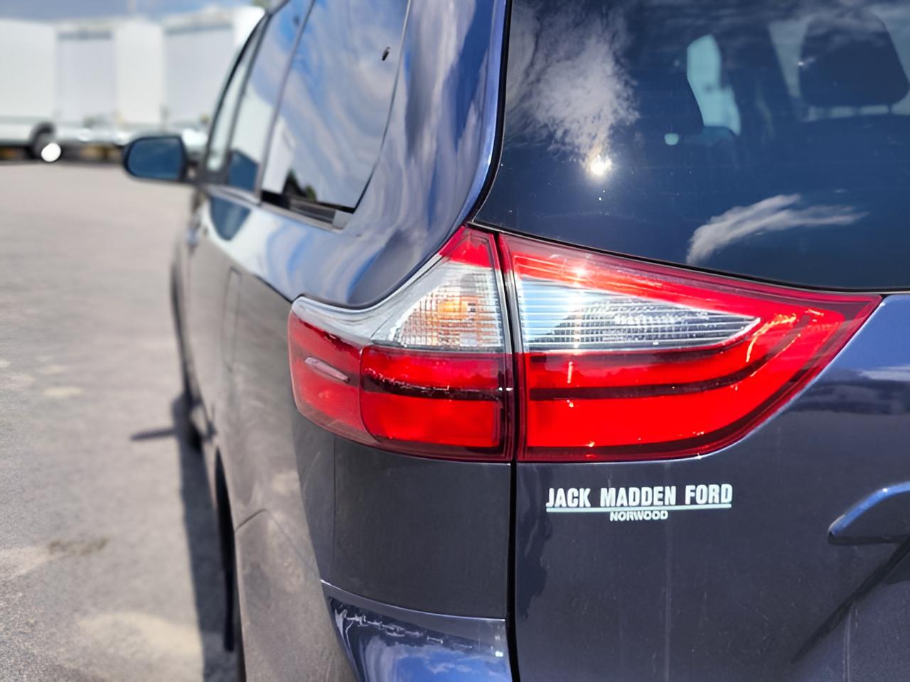 2020 Toyota Sienna LE 8 Passenger