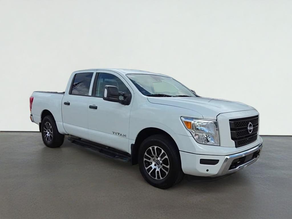 2024 Nissan TITAN Crew Cab SV 4x2
