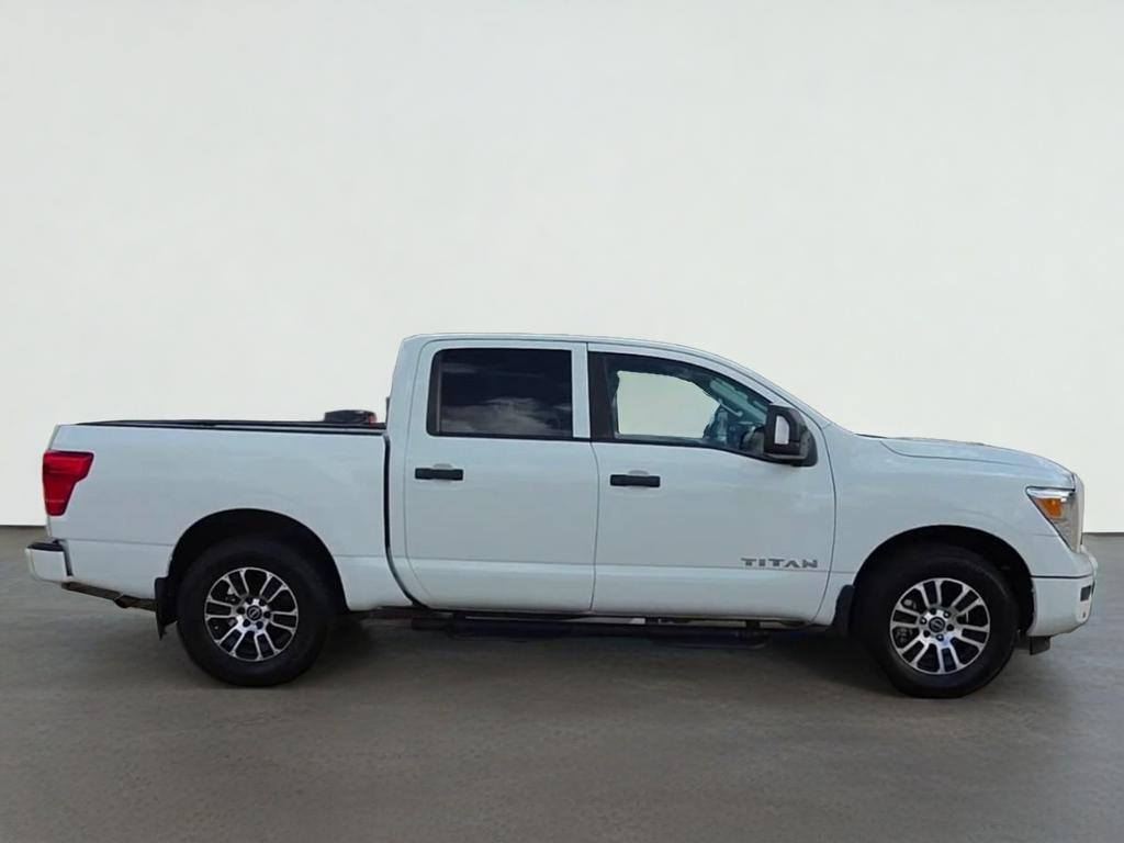 2024 Nissan TITAN Crew Cab SV 4x2