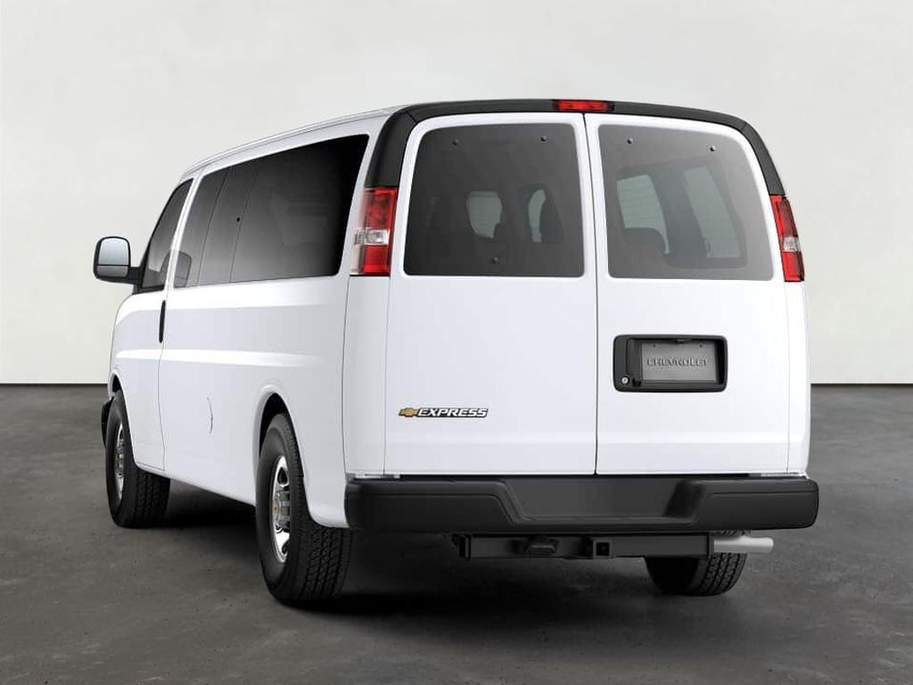 2025 Chevrolet Express Passenger 1LS