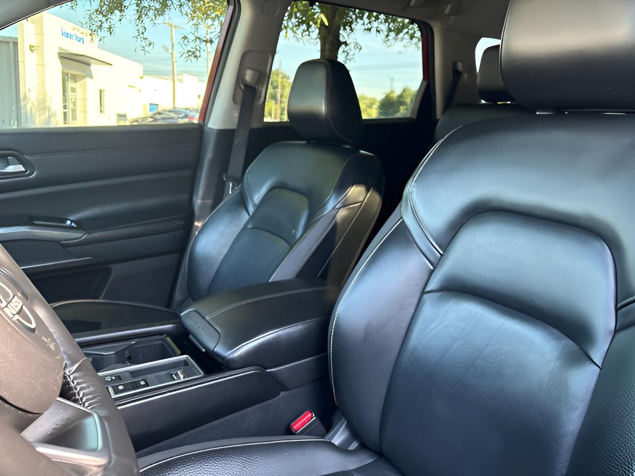 2023 Nissan Pathfinder SL FWD