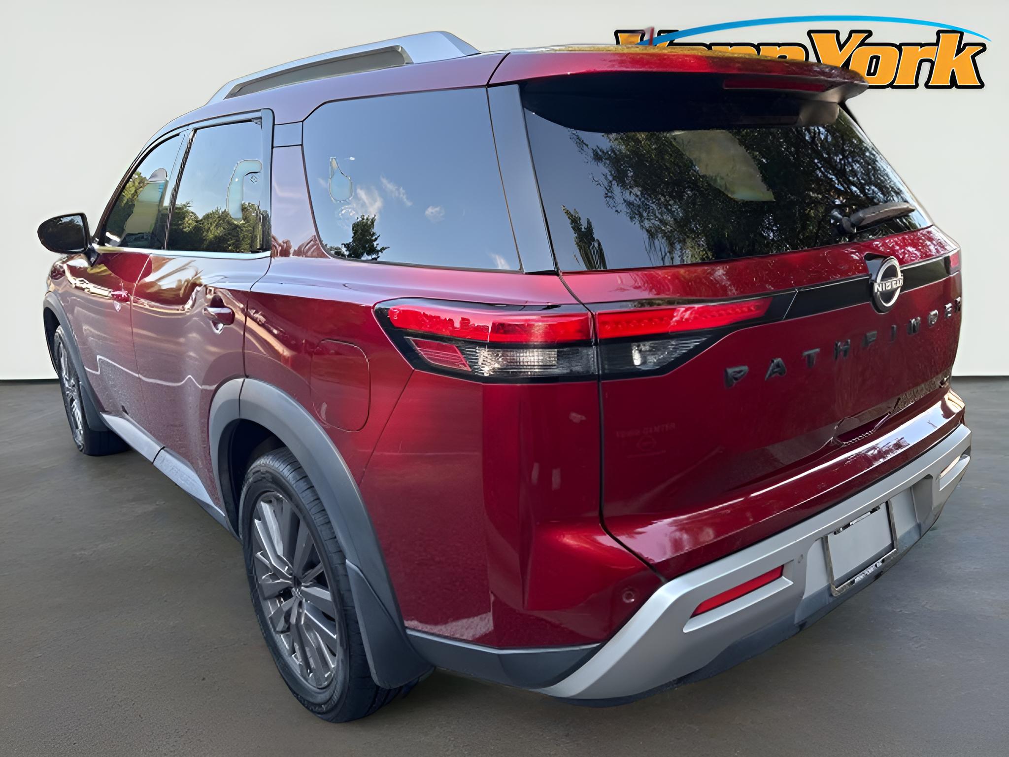 2023 Nissan Pathfinder SL FWD
