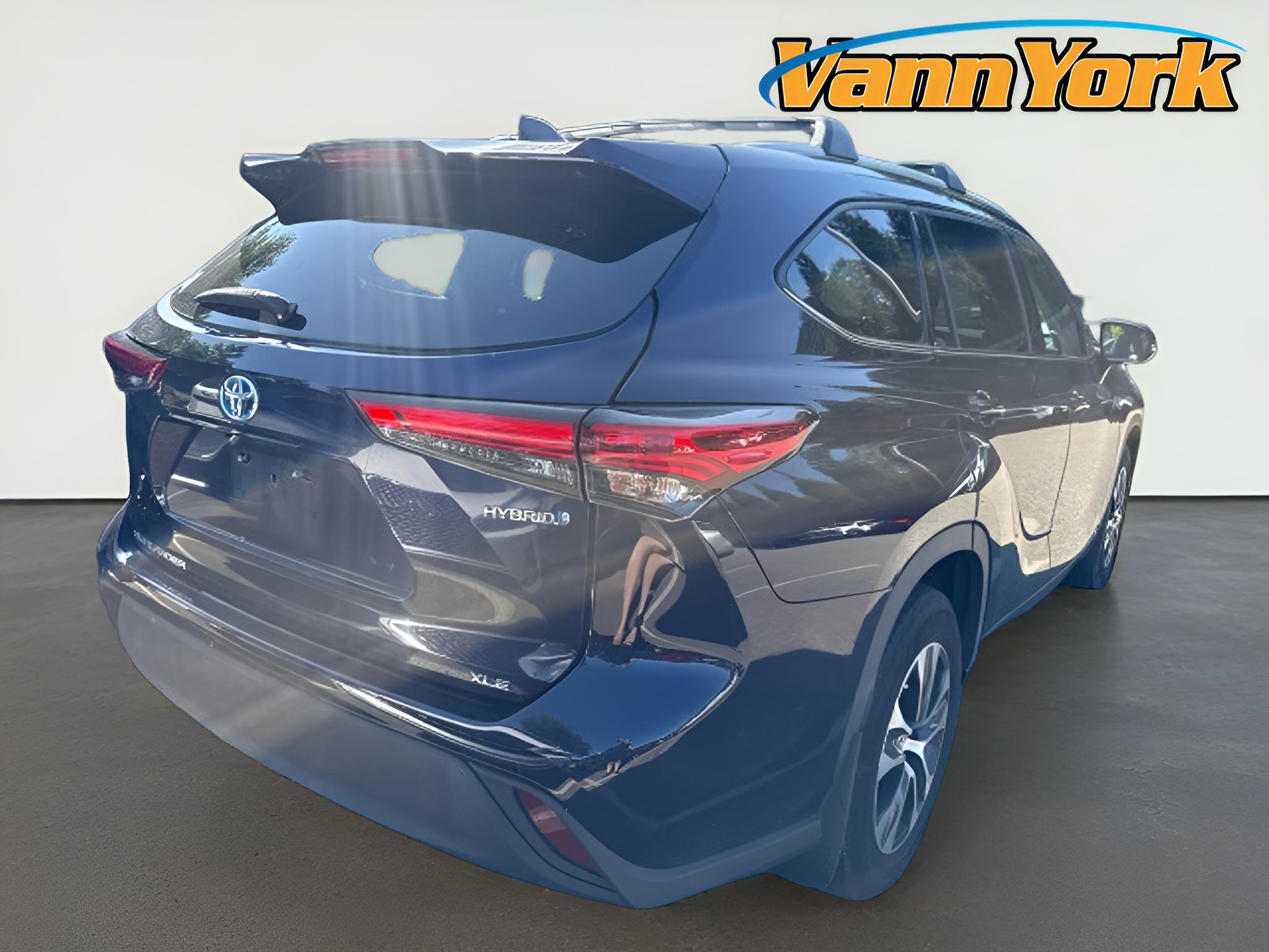 2022 Toyota Highlander Hybrid XLE