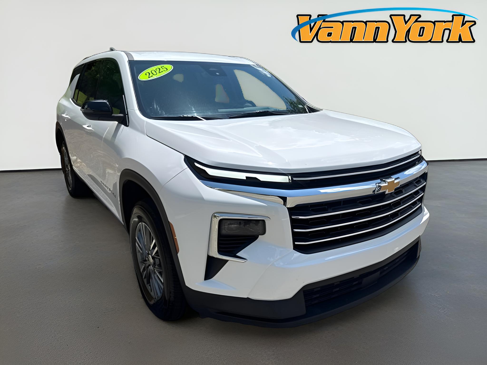2025 Chevrolet Traverse LT