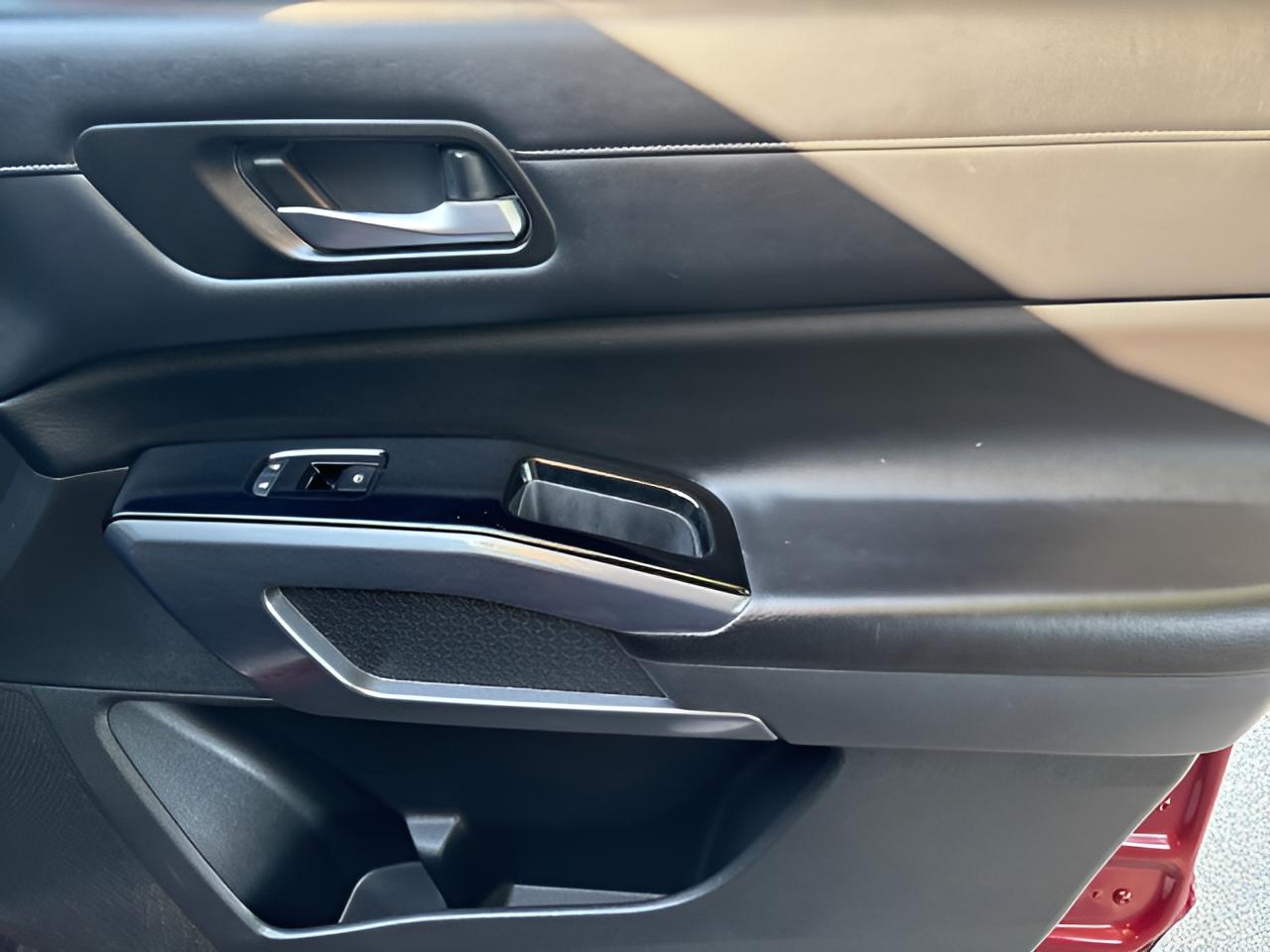 2023 Nissan Pathfinder SL FWD