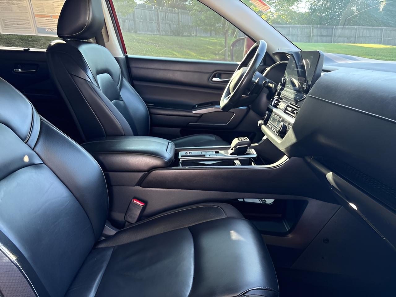 2023 Nissan Pathfinder SL FWD