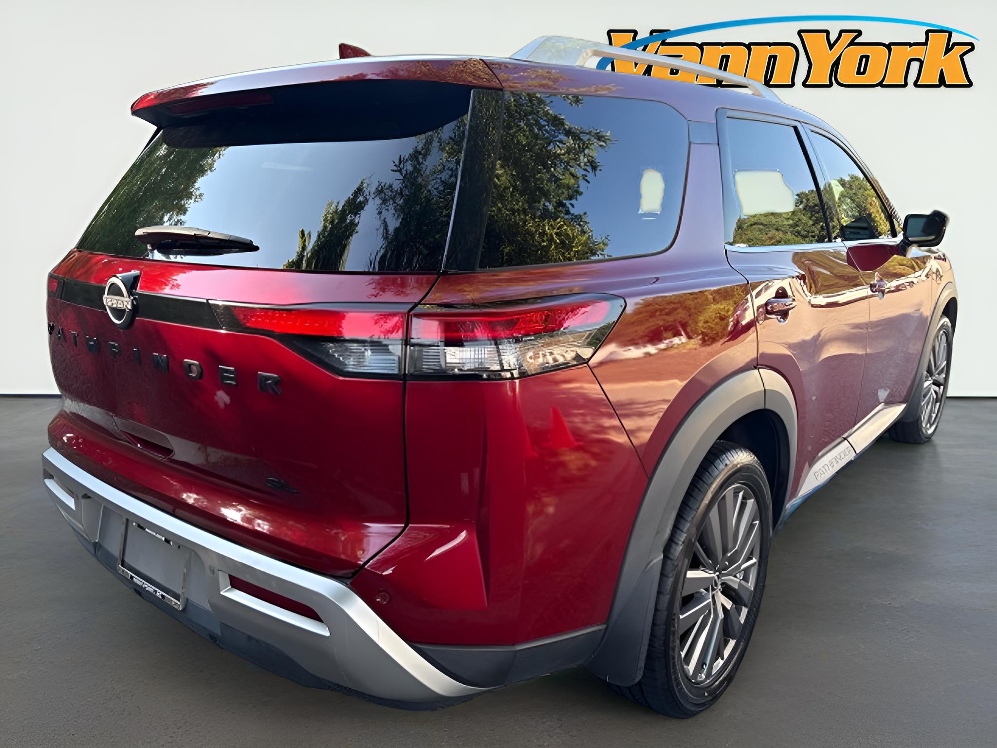 2023 Nissan Pathfinder SL FWD