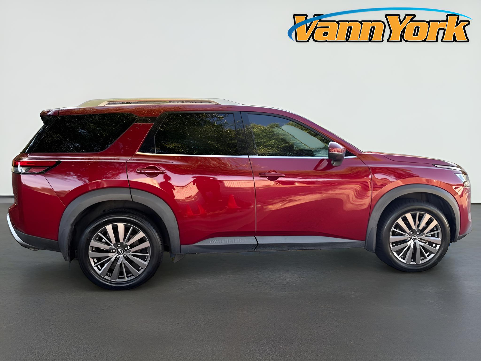 2023 Nissan Pathfinder SL FWD