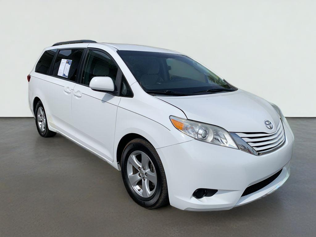 2016 Toyota Sienna LE 8 Passenger