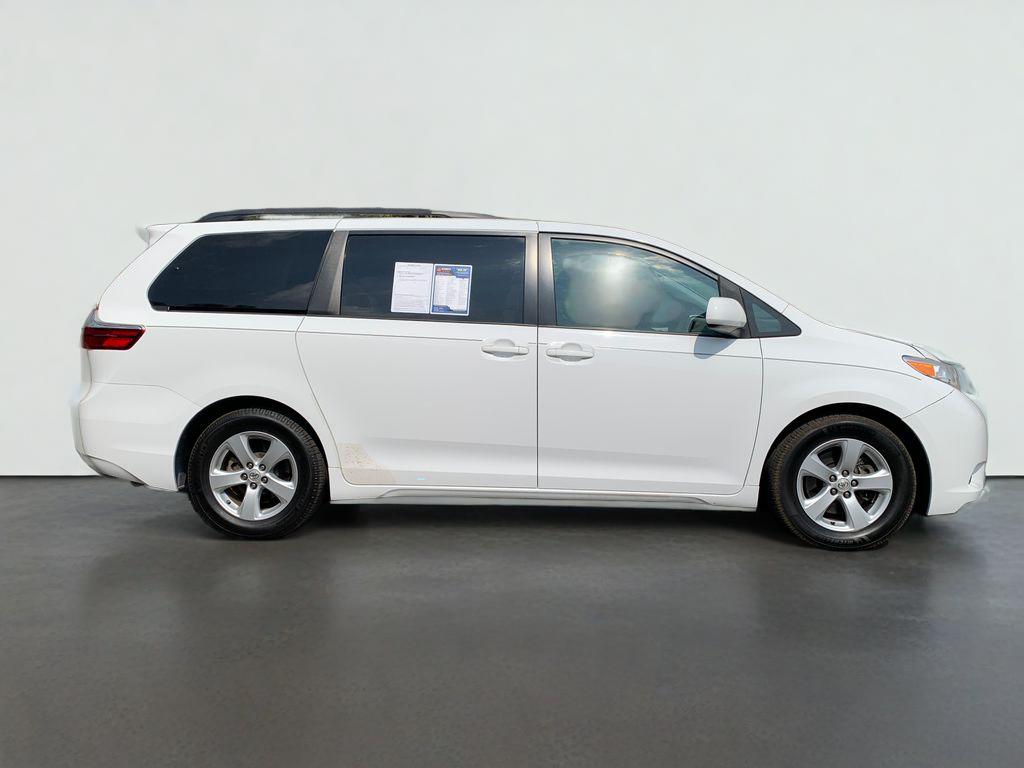 2016 Toyota Sienna LE 8 Passenger