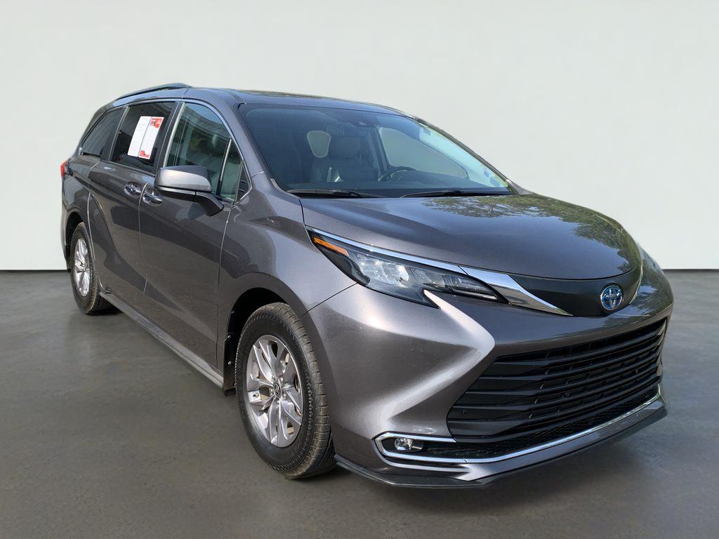 2024 Toyota Sienna XLE 8 Passenger