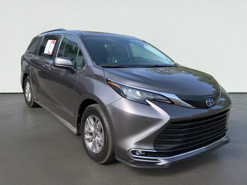 2024 Toyota Sienna XLE 8 Passenger
