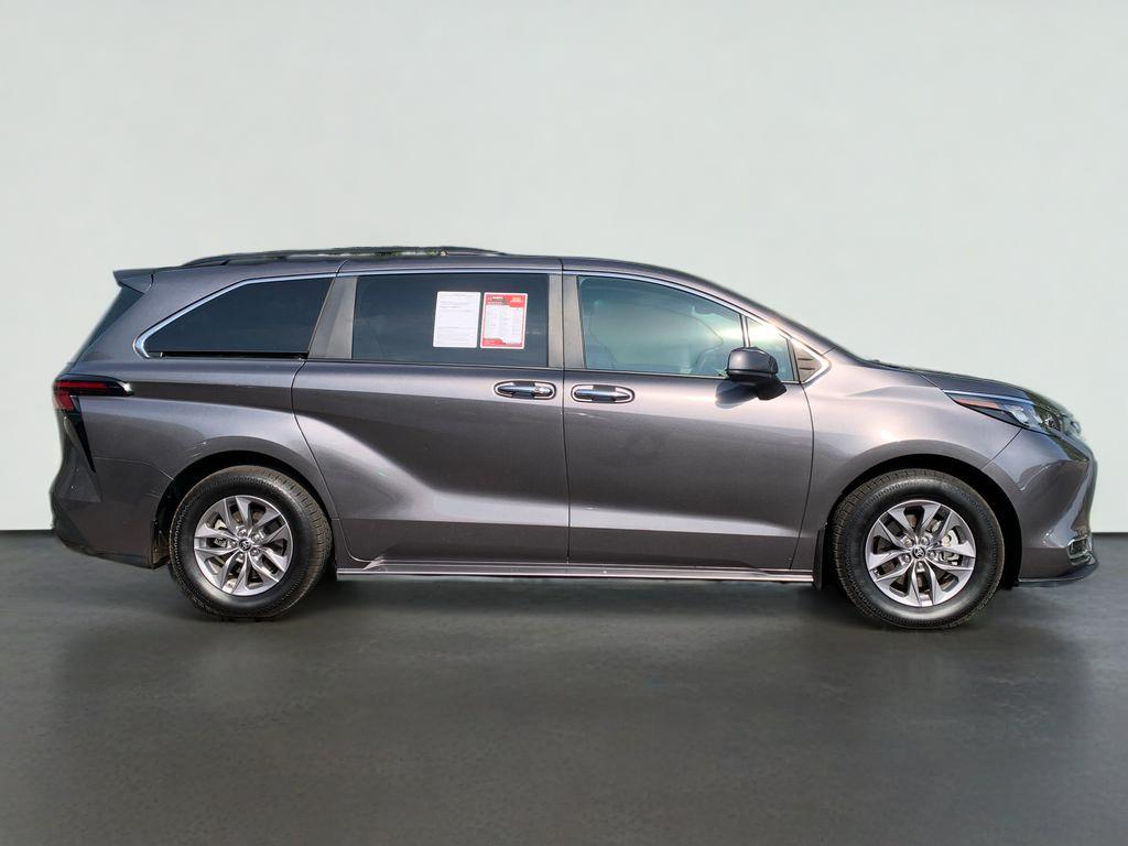 2024 Toyota Sienna XLE 8 Passenger