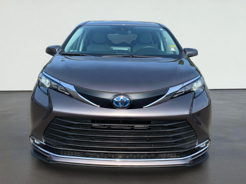 2024 Toyota Sienna XLE 8 Passenger