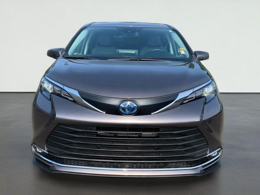 2024 Toyota Sienna XLE 8 Passenger