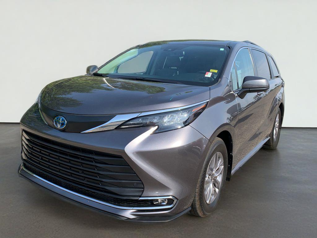 2024 Toyota Sienna XLE 8 Passenger