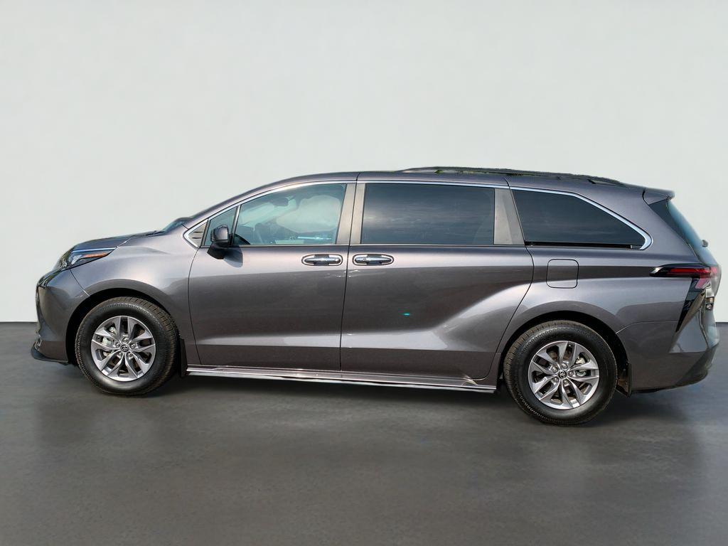 2024 Toyota Sienna XLE 8 Passenger