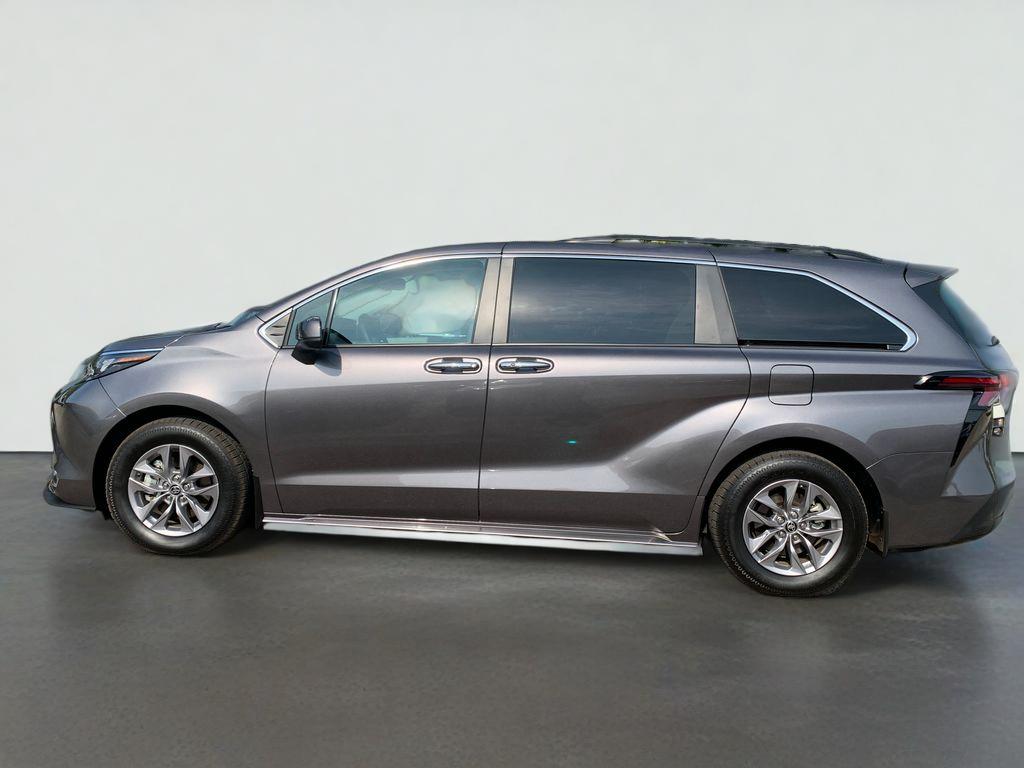 2024 Toyota Sienna XLE 8 Passenger