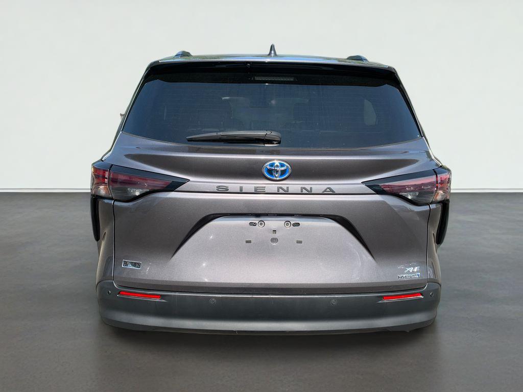 2024 Toyota Sienna XLE 8 Passenger