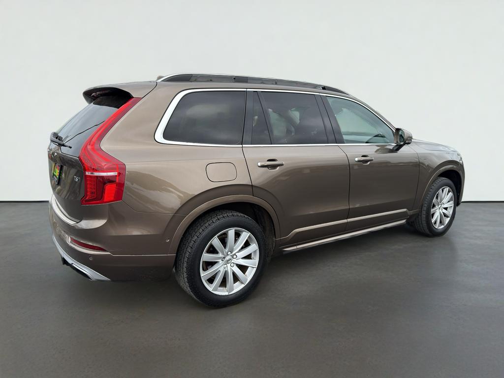 2016 Volvo XC90 T6 Momentum