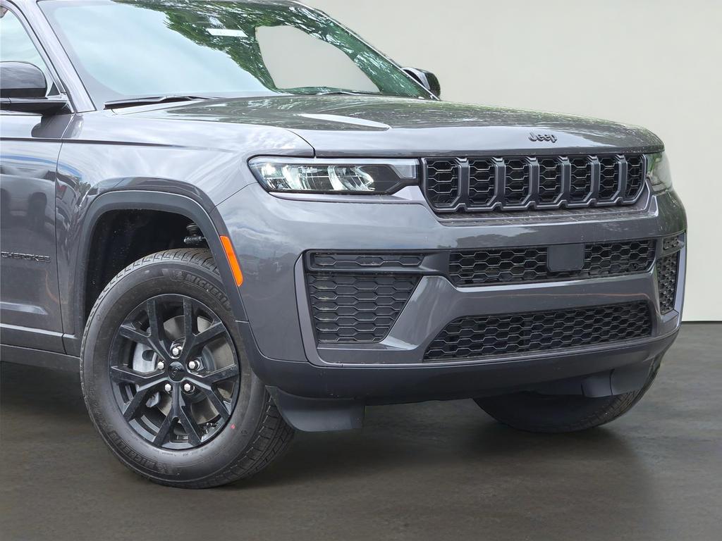 2026 Jeep Grand Cherokee L Laredo Altitude